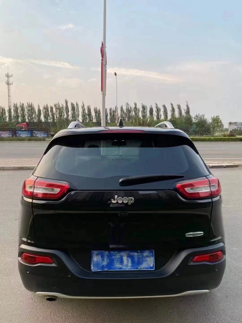 邯鄲17年Jeep自由光9