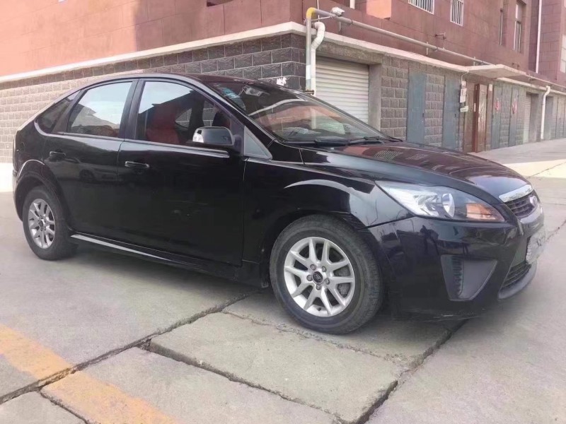 济宁11年福特福克斯3