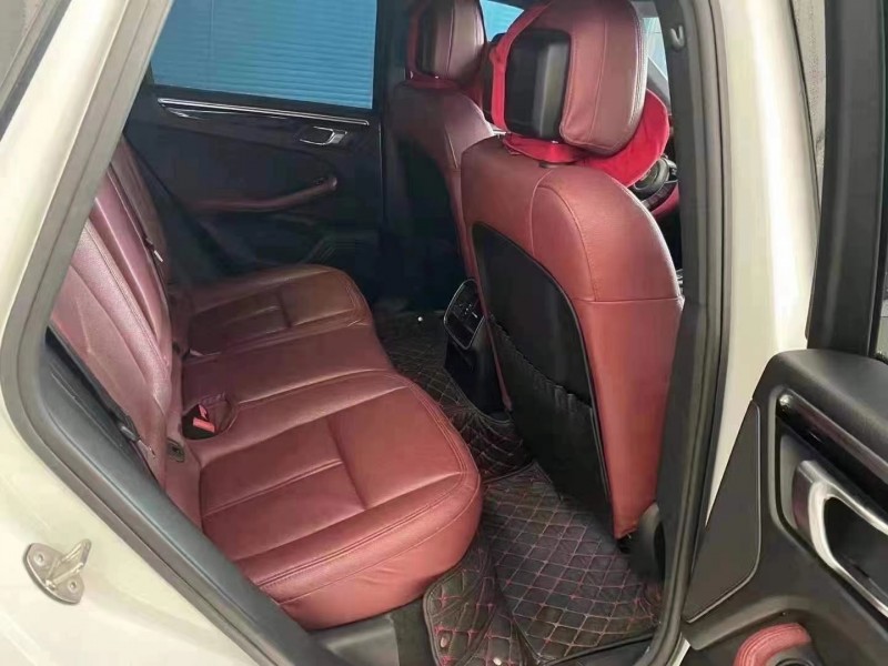 黃山16年保時捷Macan4