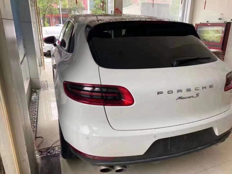 黃山16年保時捷Macan1
