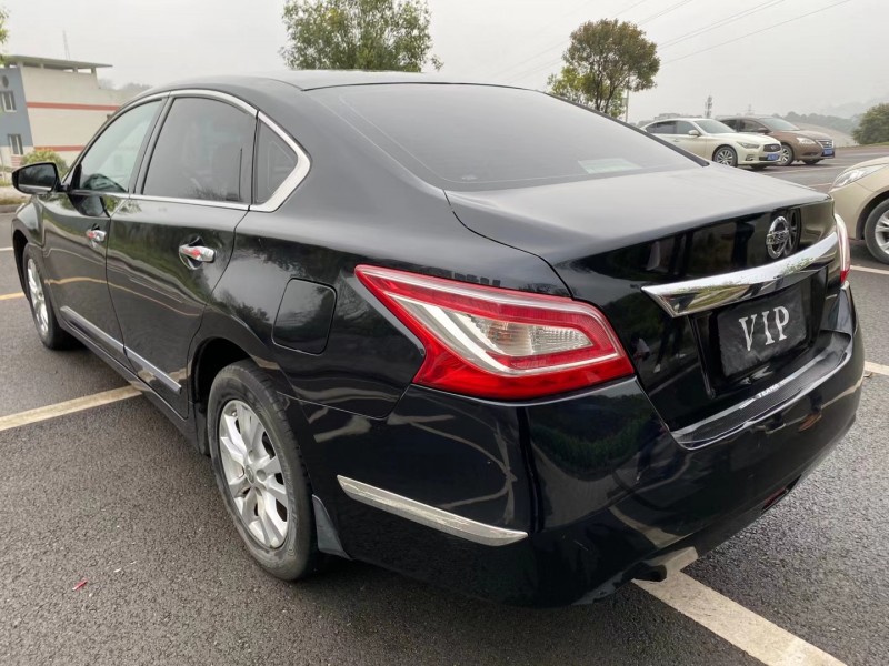 宜賓13年日產天籟2