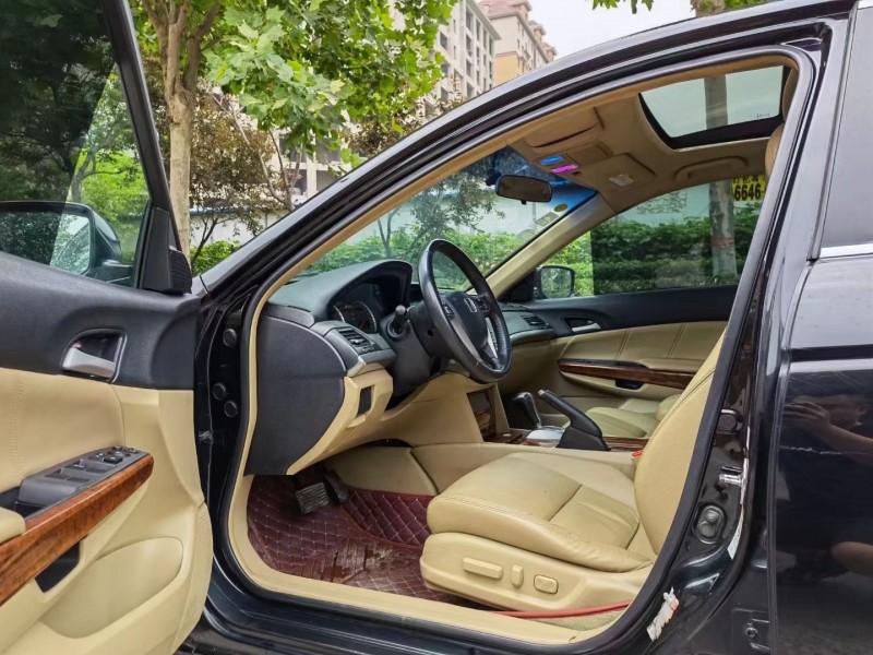 济宁12年本田雅阁5