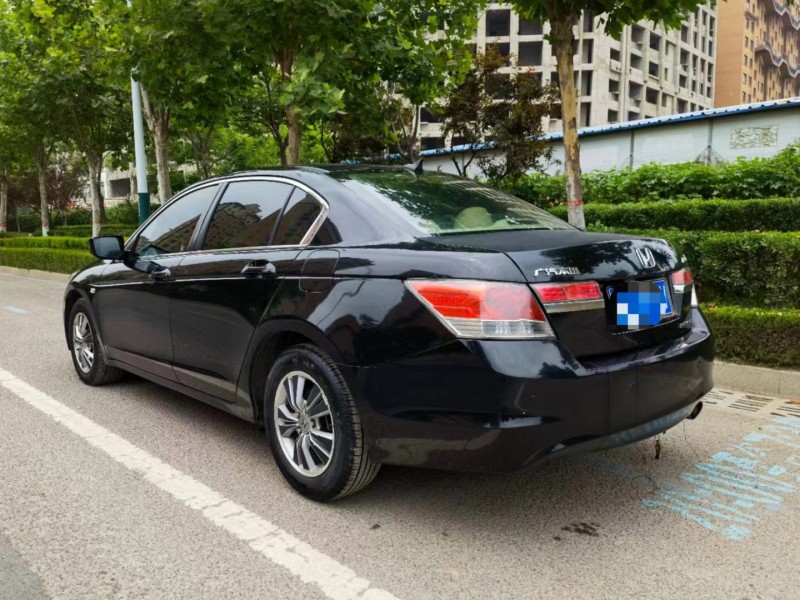 济宁12年本田雅阁9