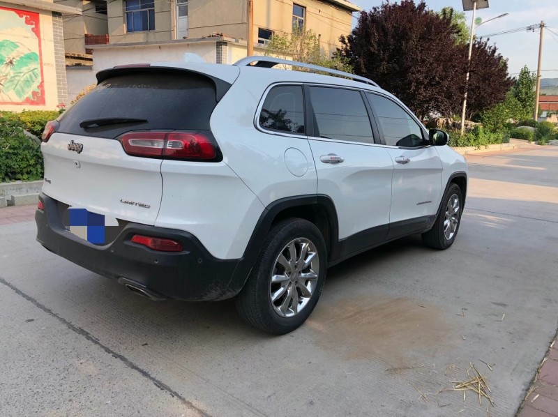 淄博15年Jeep自由光3