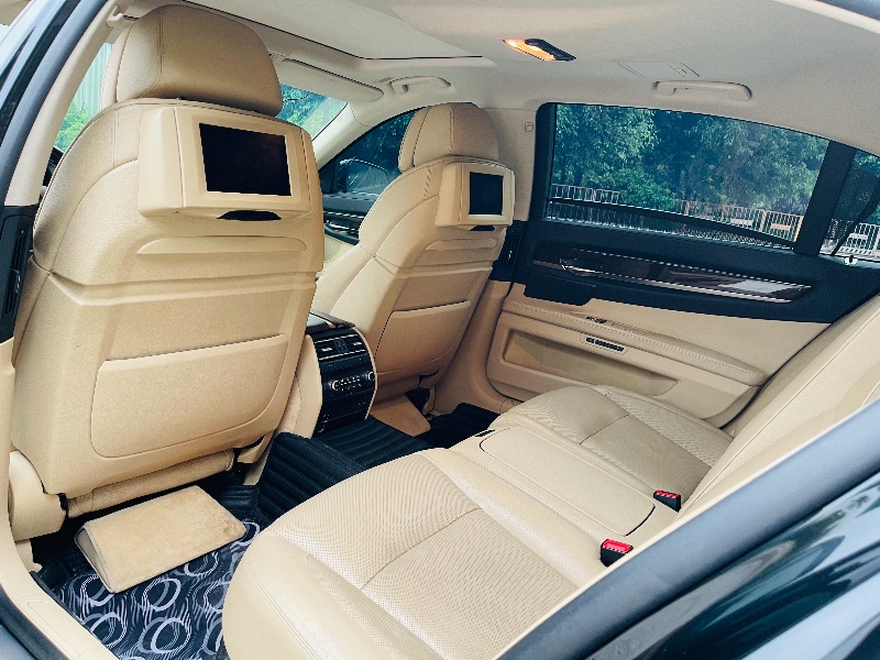 深圳10年宝马7系8