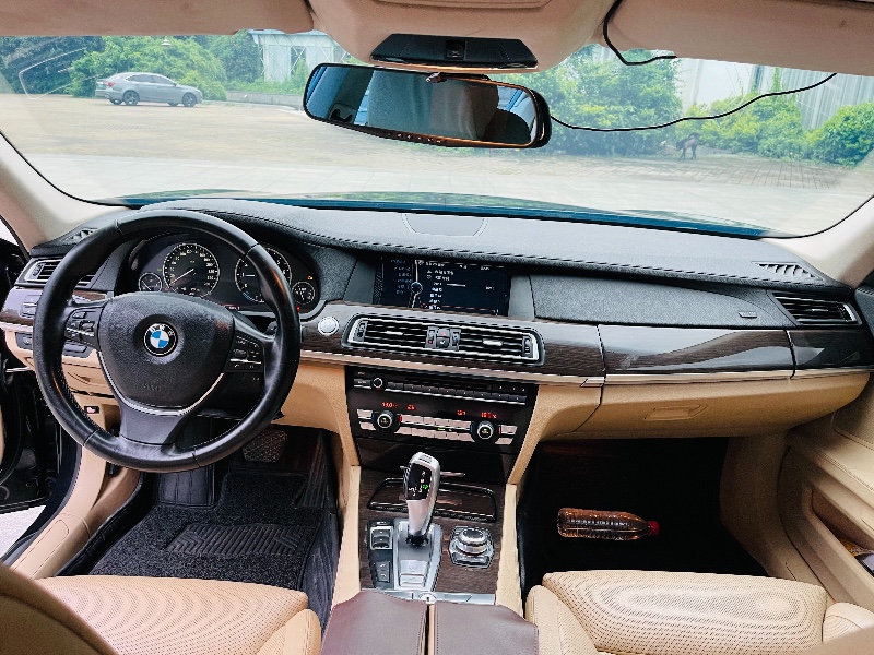 深圳10年宝马7系4