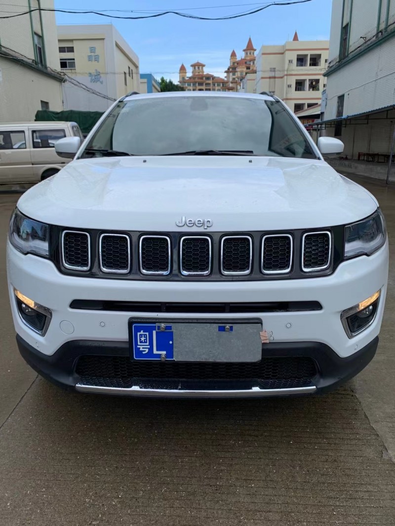 中山18年Jeep指南者3