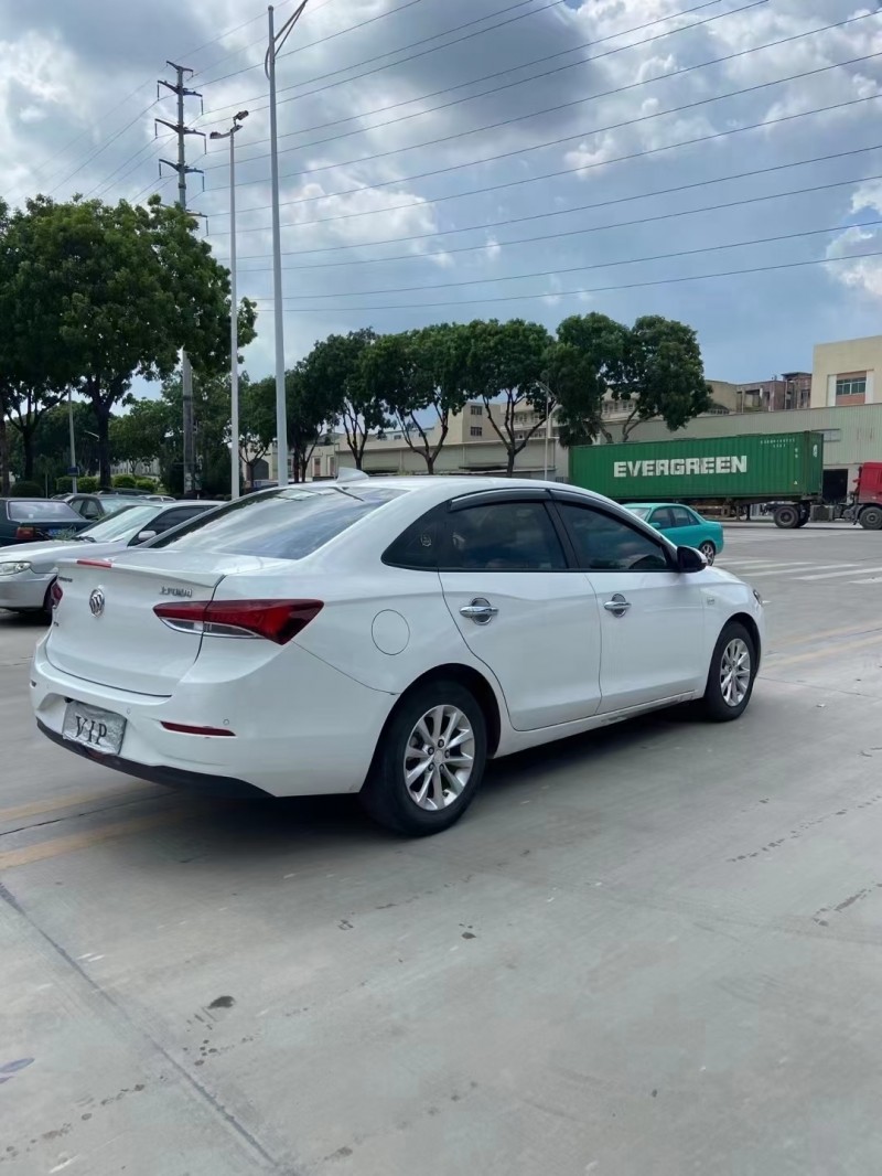 东莞18年别克英朗3