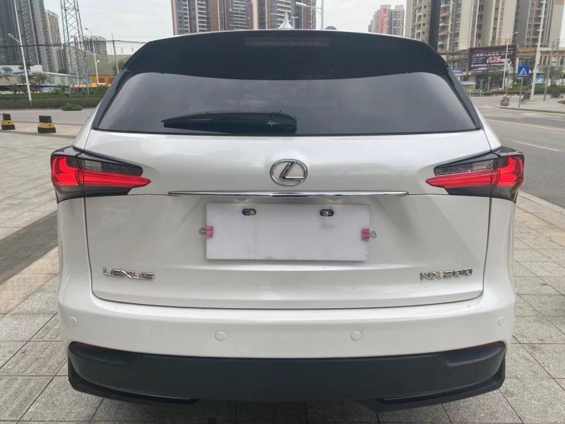 广州16年雷克萨斯NX8