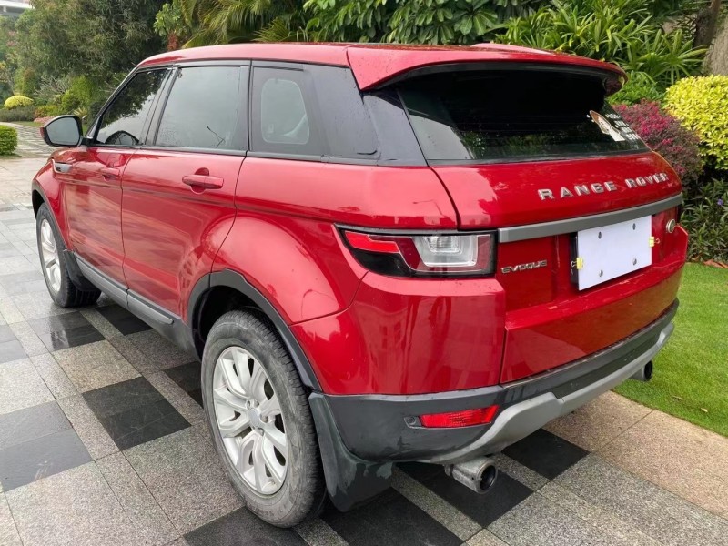 中山17年路虎极光1