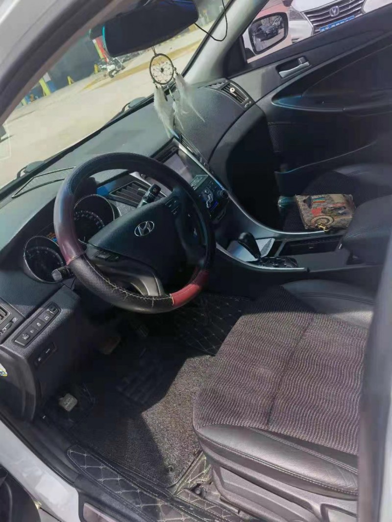 保定13年现代索纳塔八2