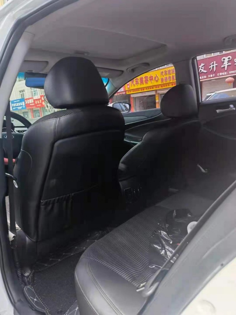 保定13年现代索纳塔八4