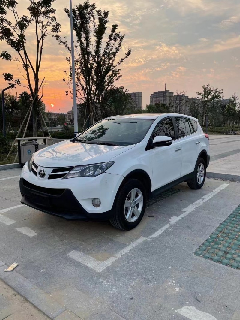 徐州14年丰田RAV43