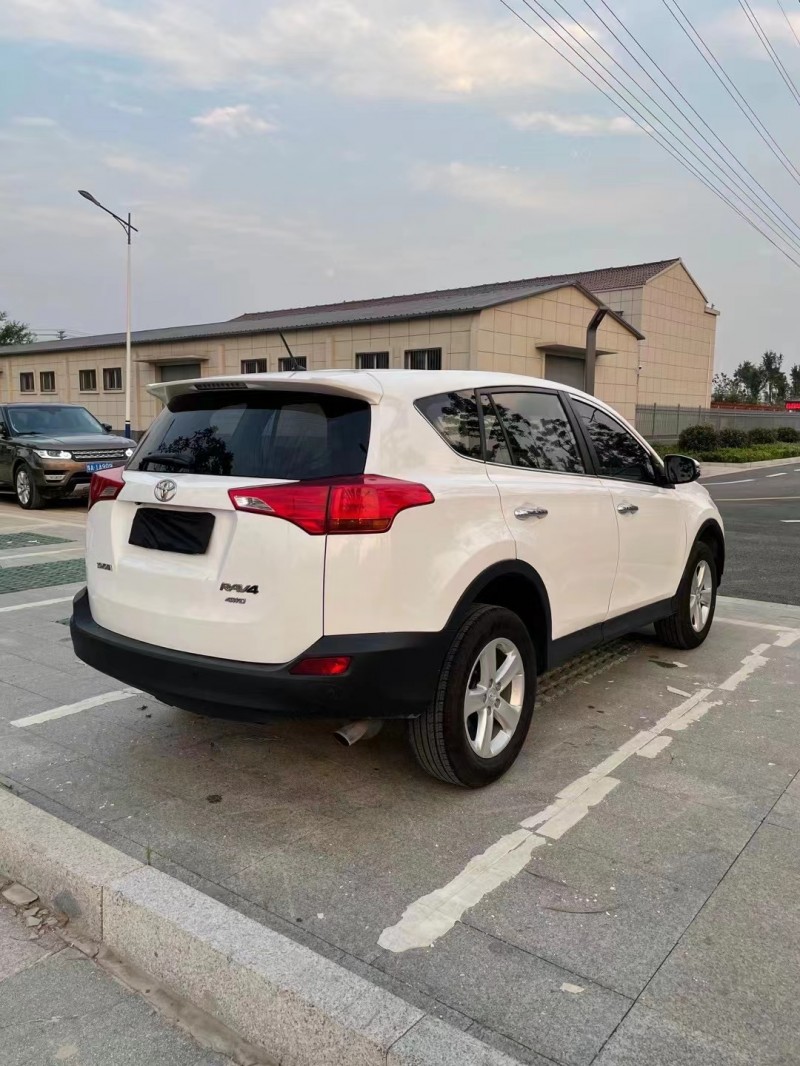 徐州14年丰田RAV48