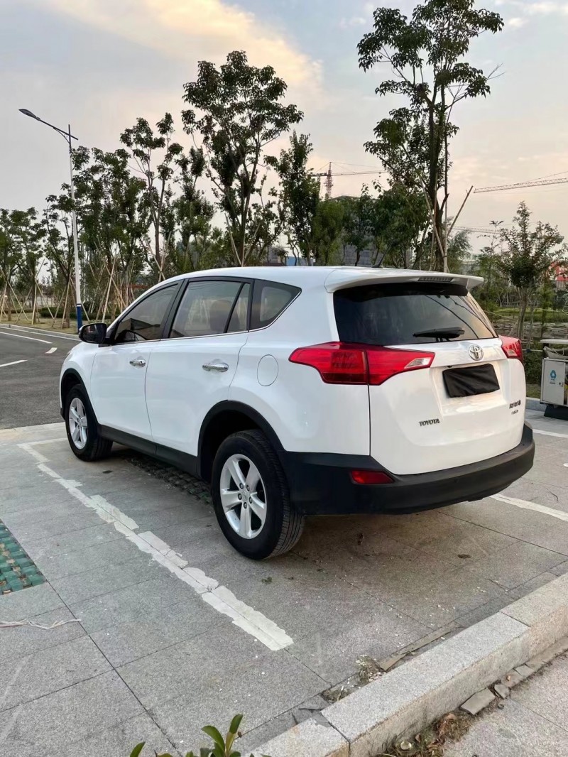 徐州14年丰田RAV49