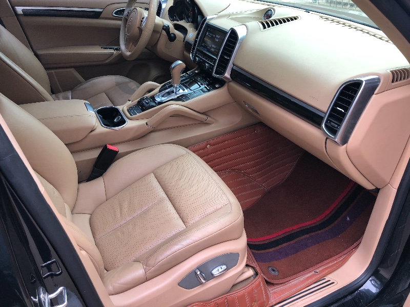 郑州14年保时捷卡宴1