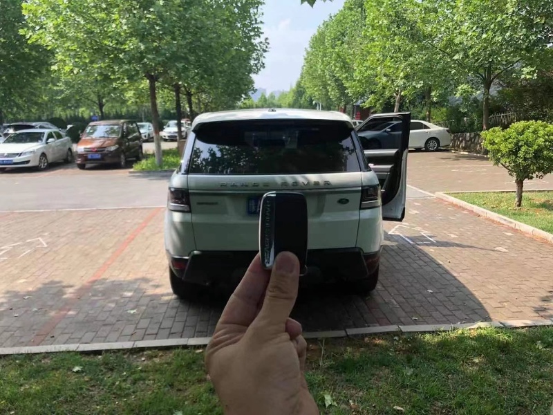 郑州16年路虎揽胜运动3