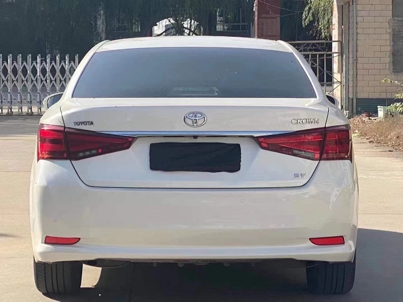 郑州17年丰田皇冠8