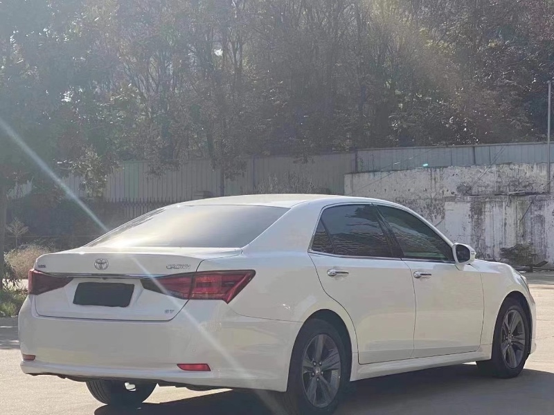 郑州17年丰田皇冠7