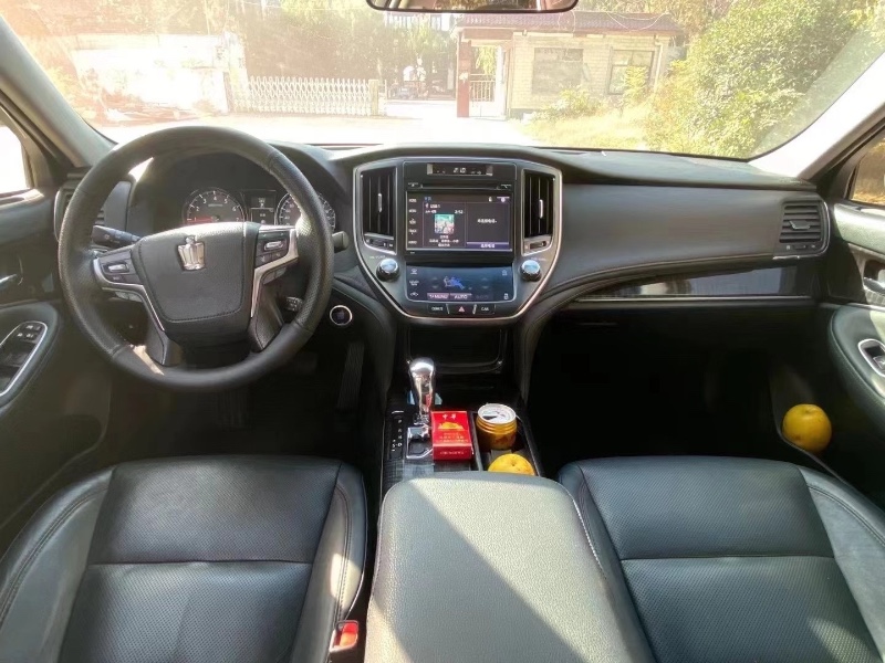 郑州17年丰田皇冠9