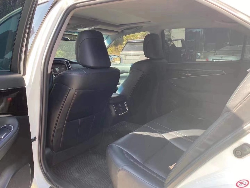 郑州17年丰田皇冠1