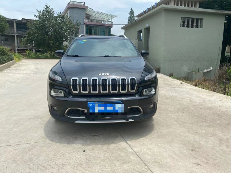 金華17年Jeep自由光1