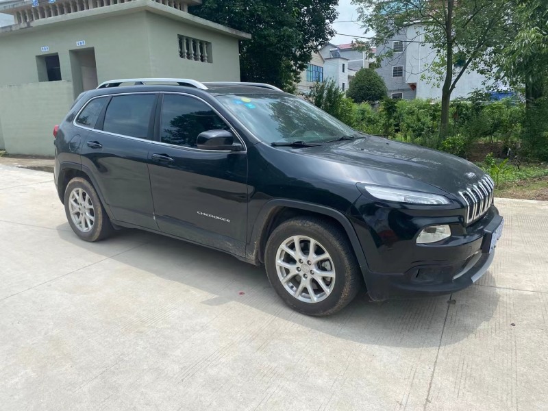 金華17年Jeep自由光3