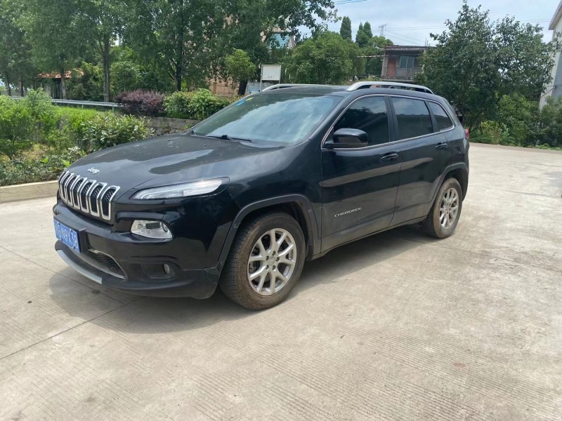 金華17年Jeep自由光2