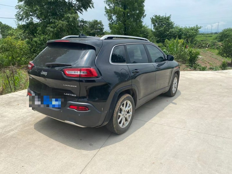 金華17年Jeep自由光9