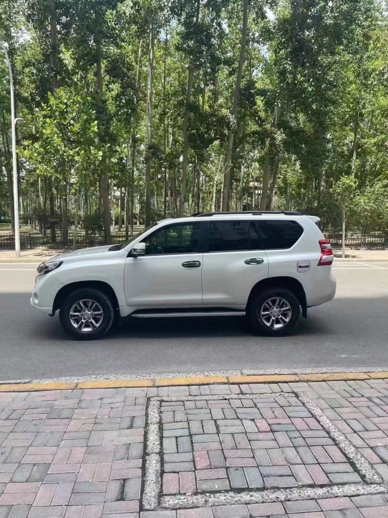 保定17年丰田普锐斯2