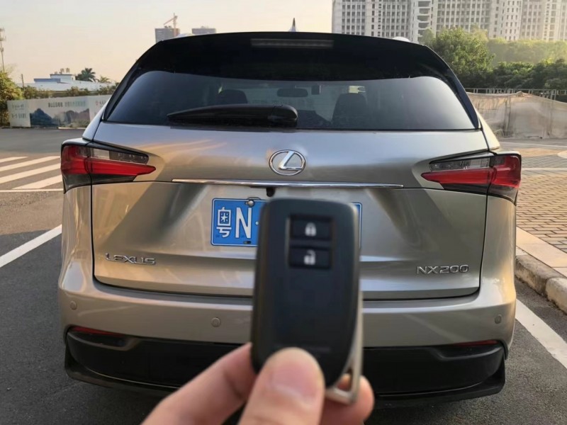 广州17年雷克萨斯NX8