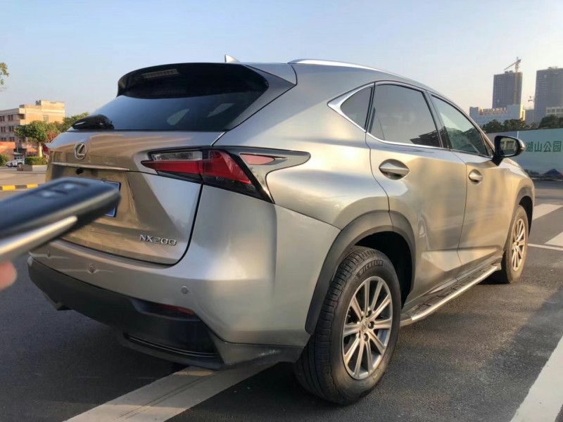 广州17年雷克萨斯NX9