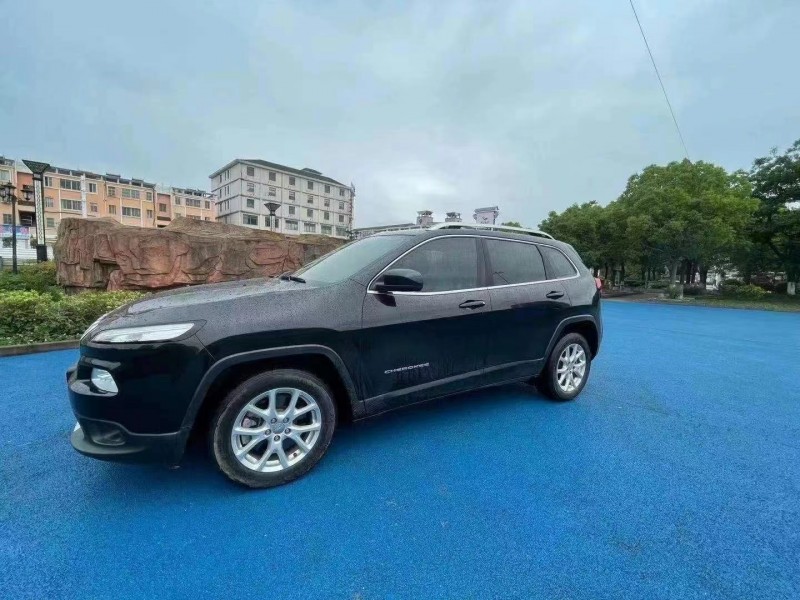 上海17年Jeep自由光3