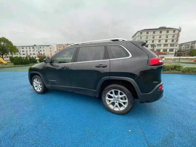 上海17年Jeep自由光9