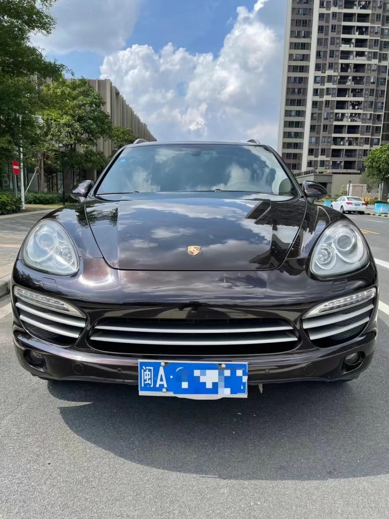 广州16年保时捷卡宴8