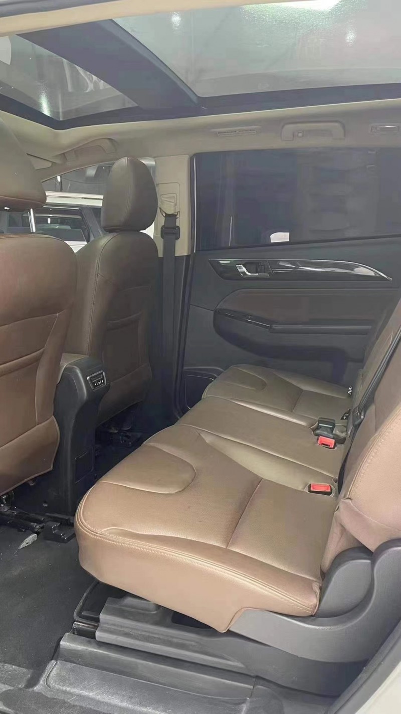 成都18年力帆汽车轩朗2