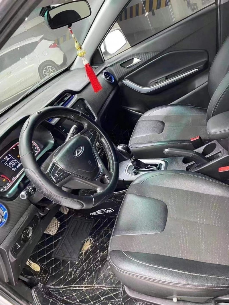 成都19年奇瑞瑞虎36