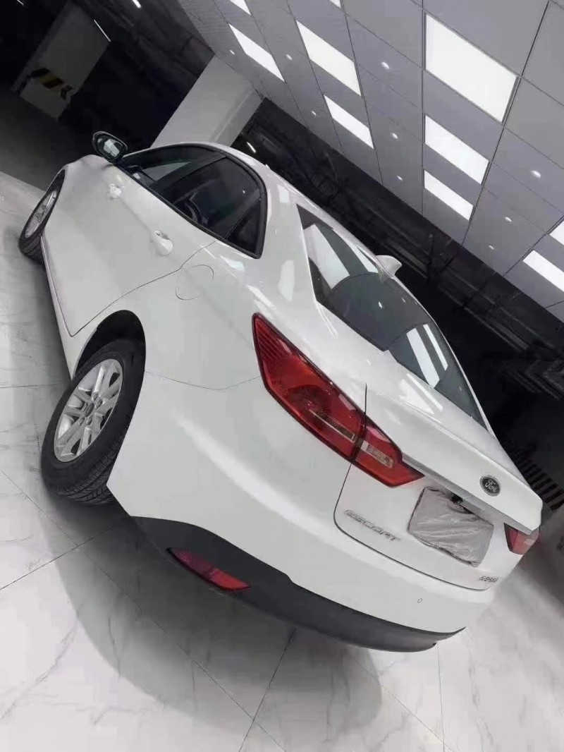 成都20年福特福睿斯2