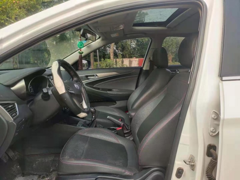 成都18年长安汽车逸动3