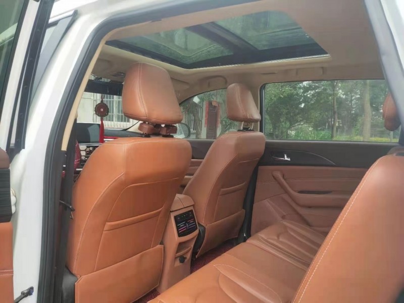 成都18年北汽幻速S72