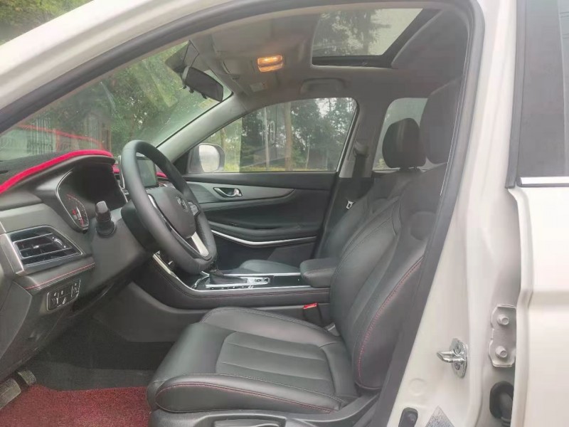 成都19年众泰T8004