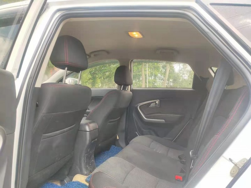 成都18年华泰圣达菲8