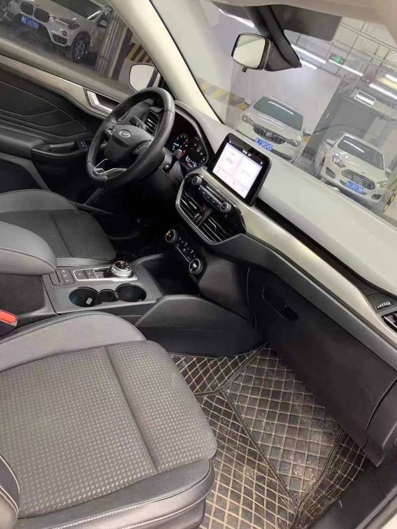 成都20年福特福克斯4