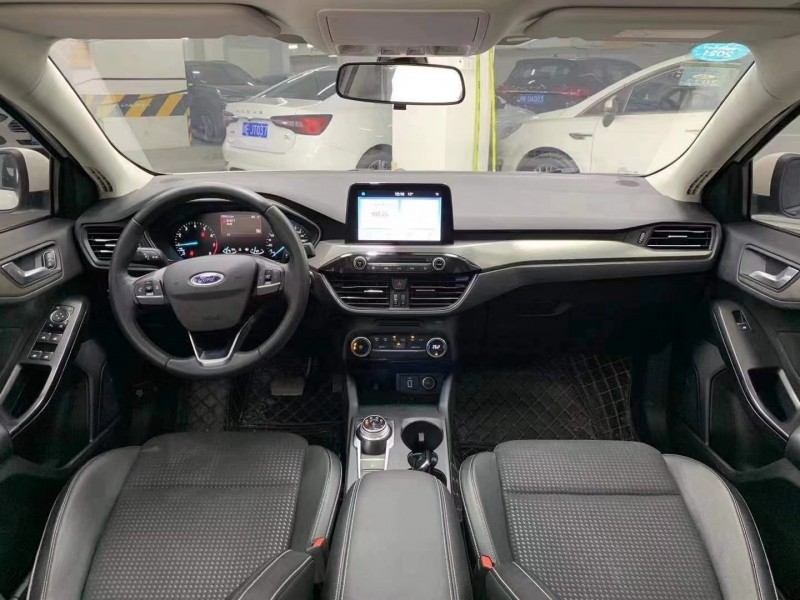 成都20年福特福克斯5