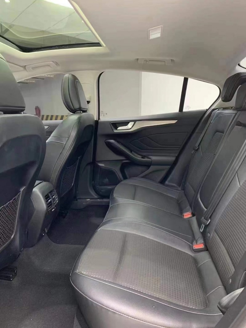 成都20年福特福克斯3