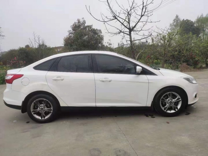 成都13年福特福克斯5