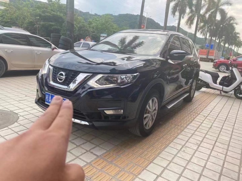 南寧19年日產奇駿2