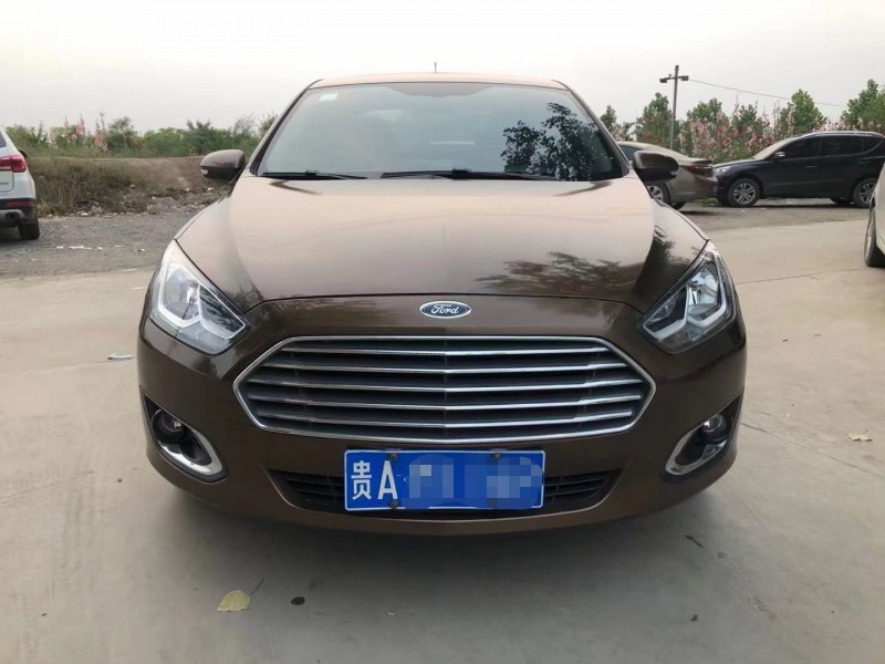 保定16年福特福睿斯7