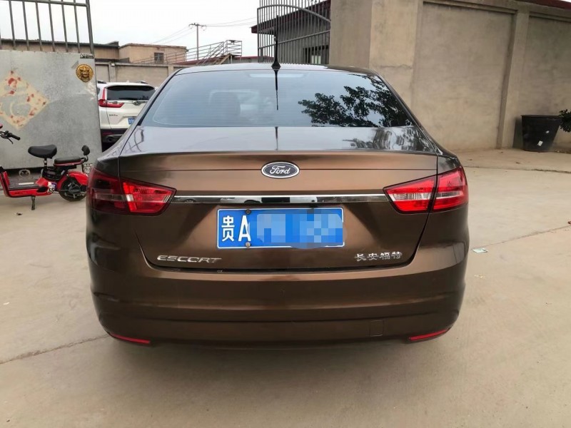 保定16年福特福睿斯4