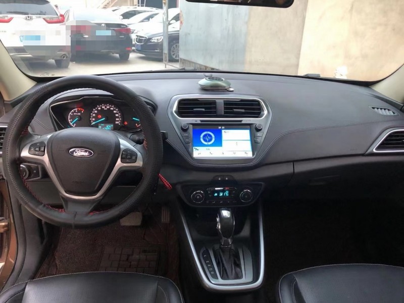 保定16年福特福睿斯3